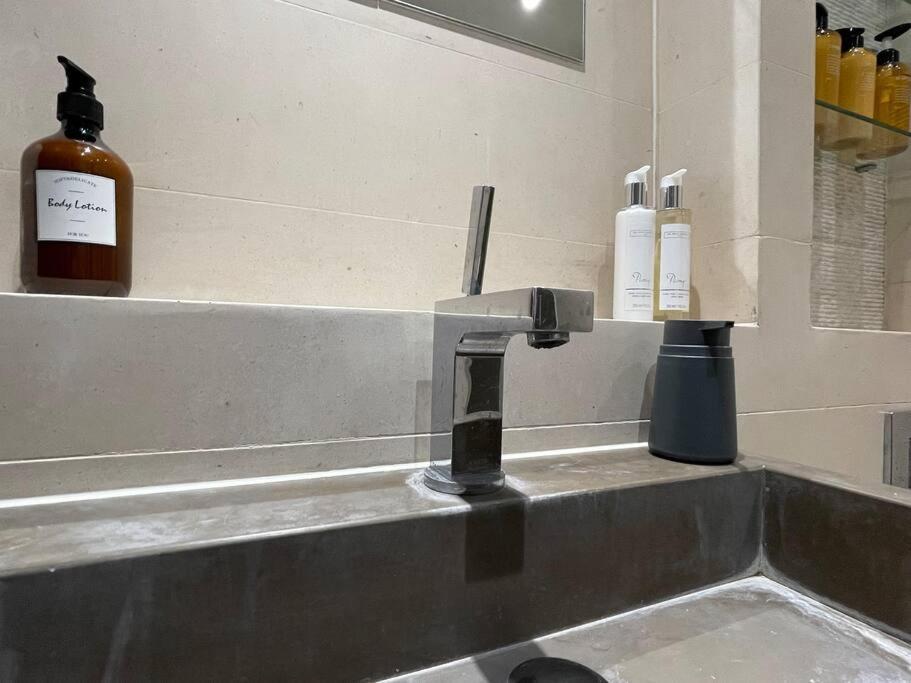 Quintessential Town House Close To Apartment London