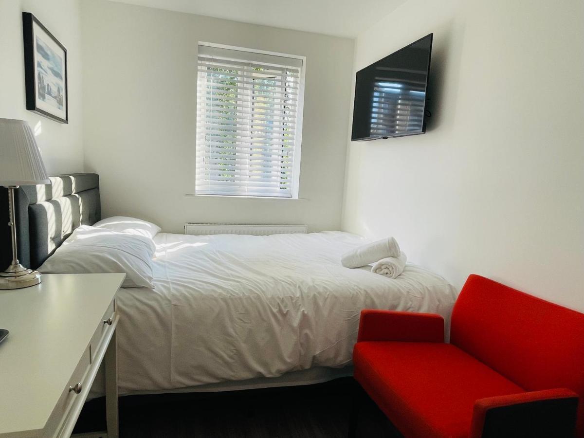 Pensión Riverside Deluxe Double E14 *