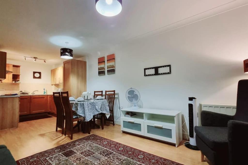 Entire In East E3 Near Bromley By Bow Station Apartment *
