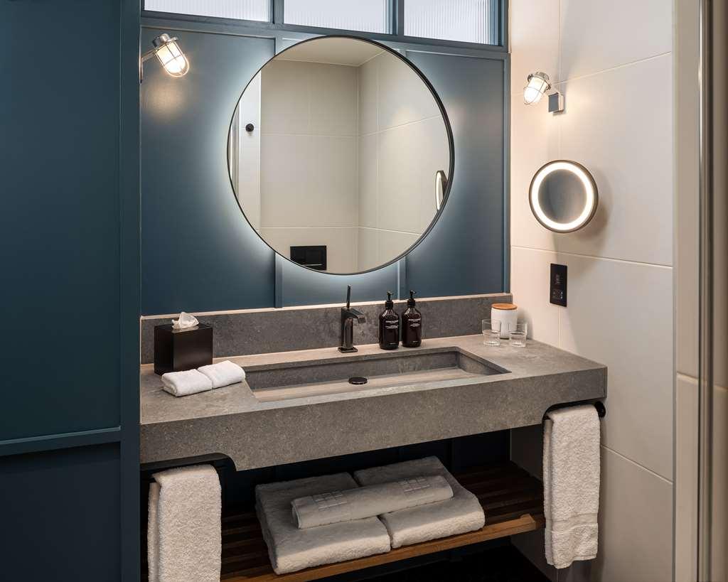 Hotel The Gantry Curio Collection By Hilton London