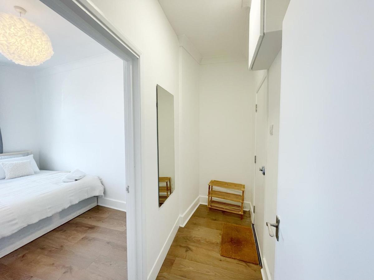 Apartment 1 Bedroom Gem, Prime Location. *