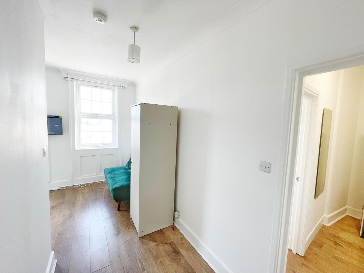 Apartment 1 Bedroom Gem, Prime Location.