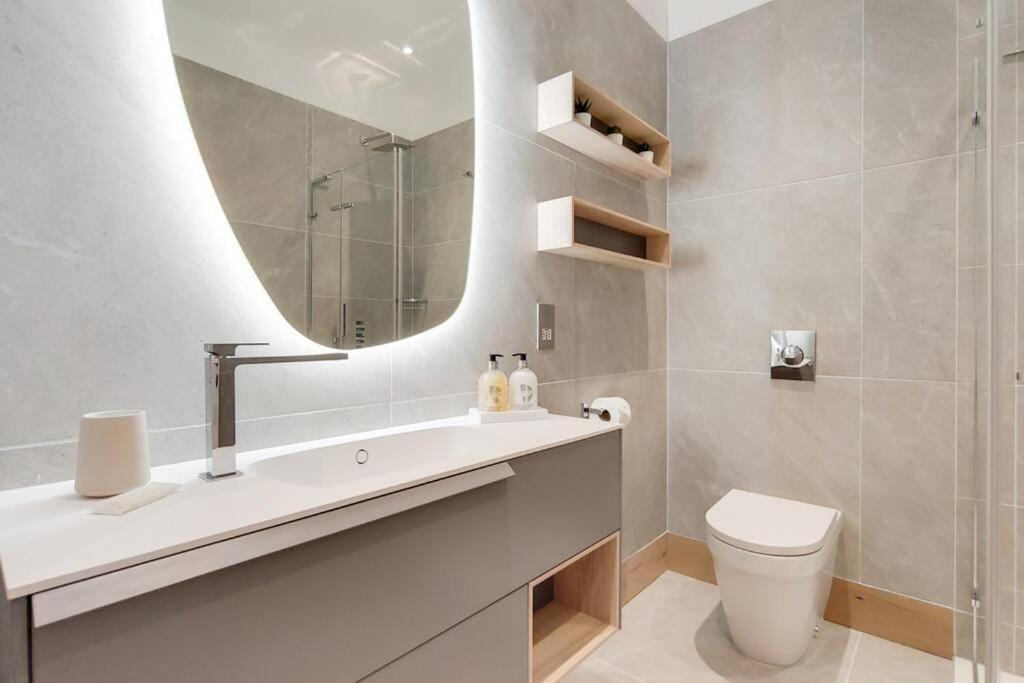 11 Borough - Bright & Spacious 2-bed Near Bridge *