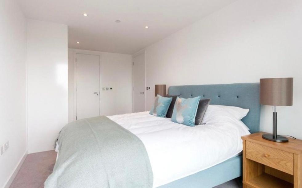 Stunning 2 Bed - Canary Wharf * London