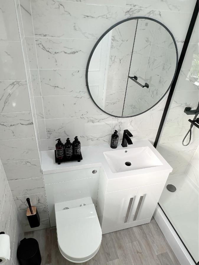 Holiday home Stunning In Beckton With Private Entrance *