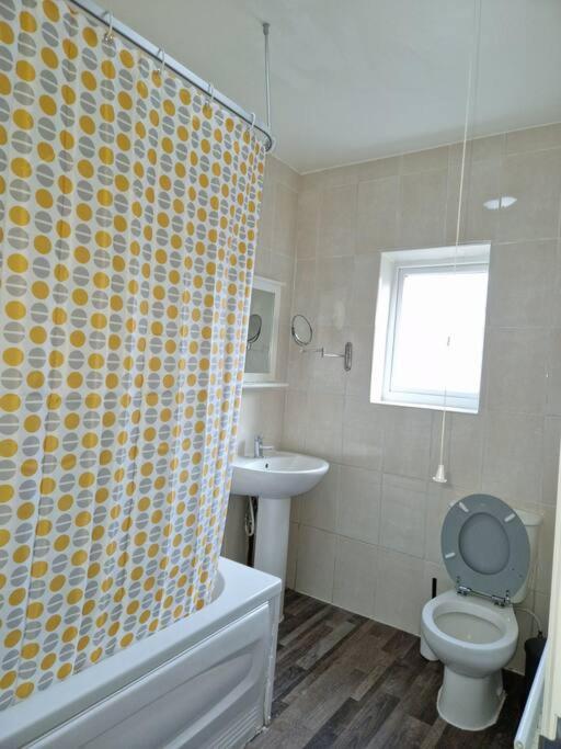 Apartamento 2 Bedroom Flat In Zone 2 Lnd Londres