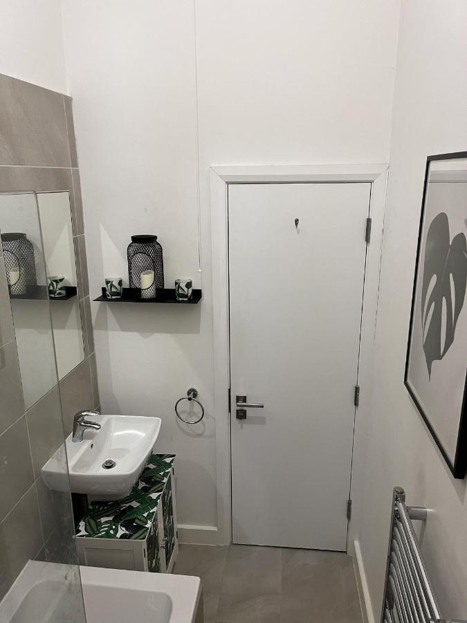 Apartment Spacious Modern 1-bed Near Victoria Park