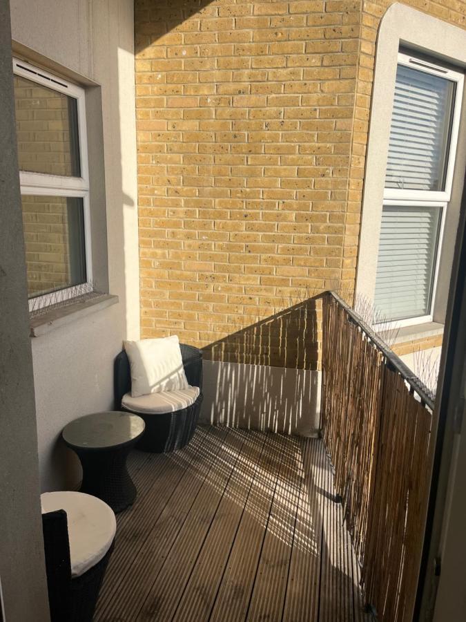 Apartment Spacious Modern 1-bed Near Victoria Park