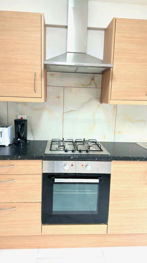 Guest house 7 Venus Road 1 London