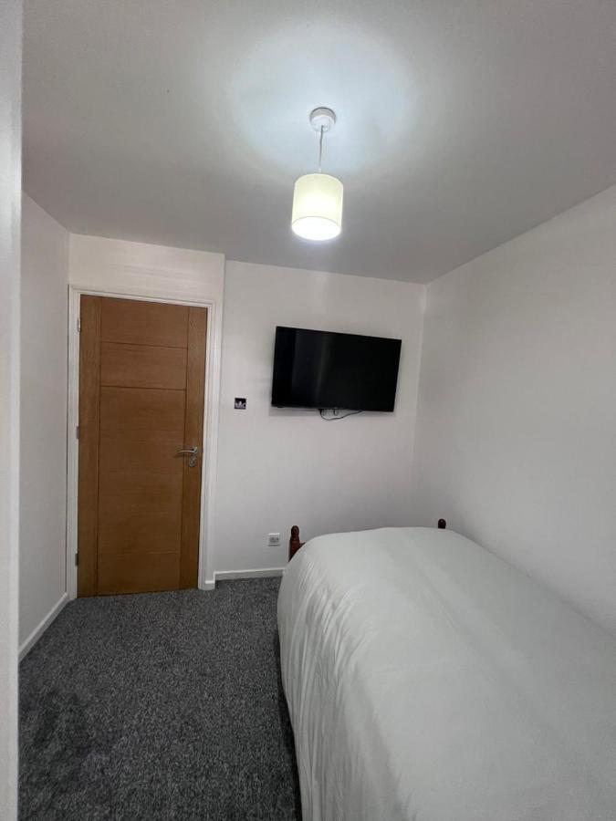 7 Venus Road 1 * London