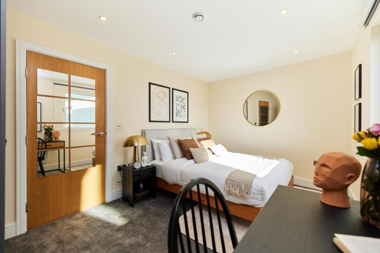 The Weavers Field Place - Classy 3bdr Flat With Terrace *