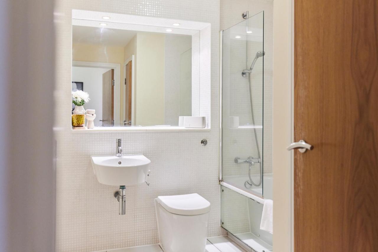 The Weavers Field Place - Classy 3bdr Flat With Terrace *