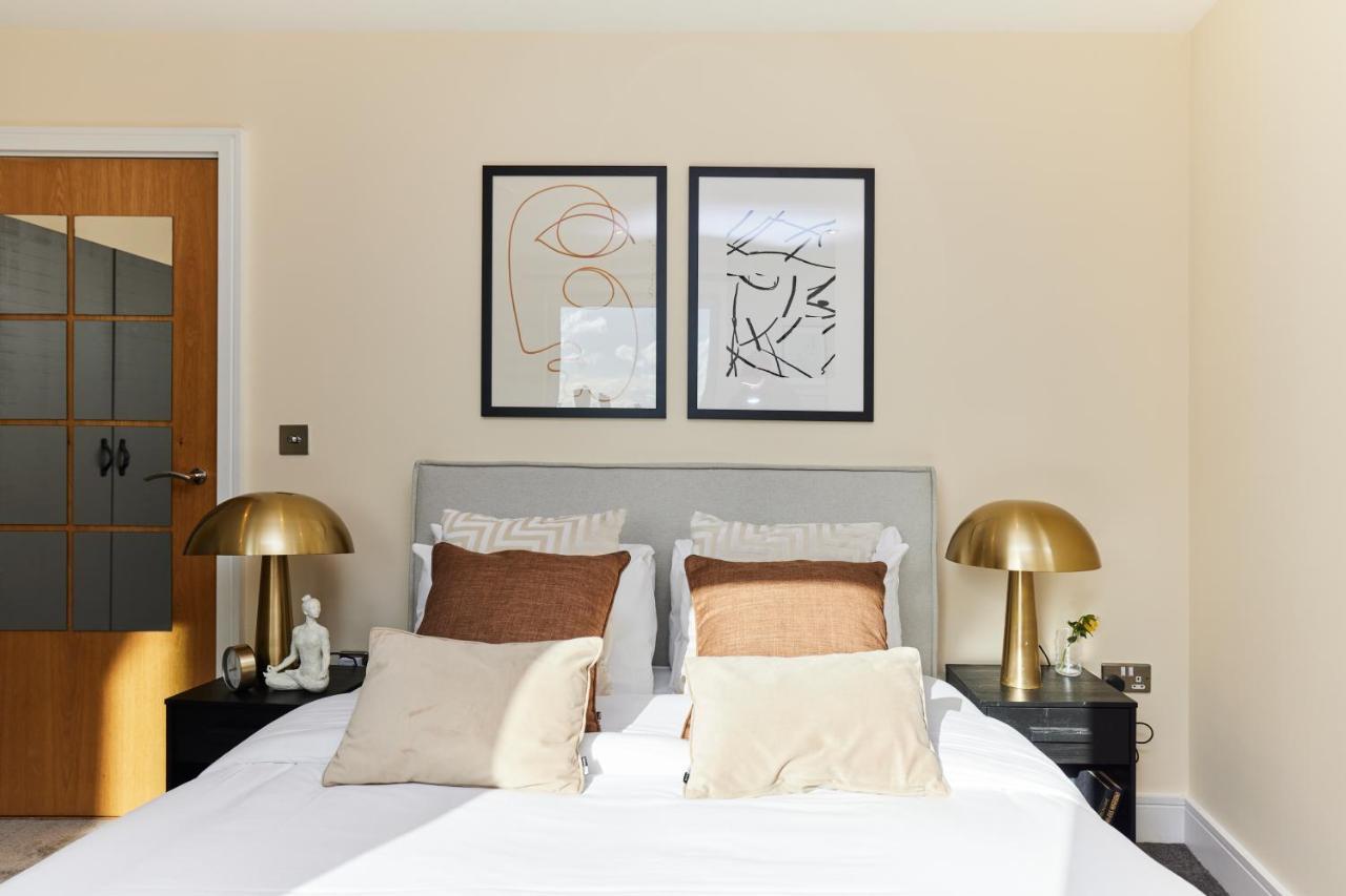 The Weavers Field Place - Classy 3bdr Flat With Terrace *