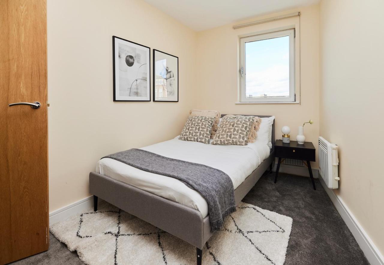 The Weavers Field Place - Classy 3bdr Flat With Terrace *