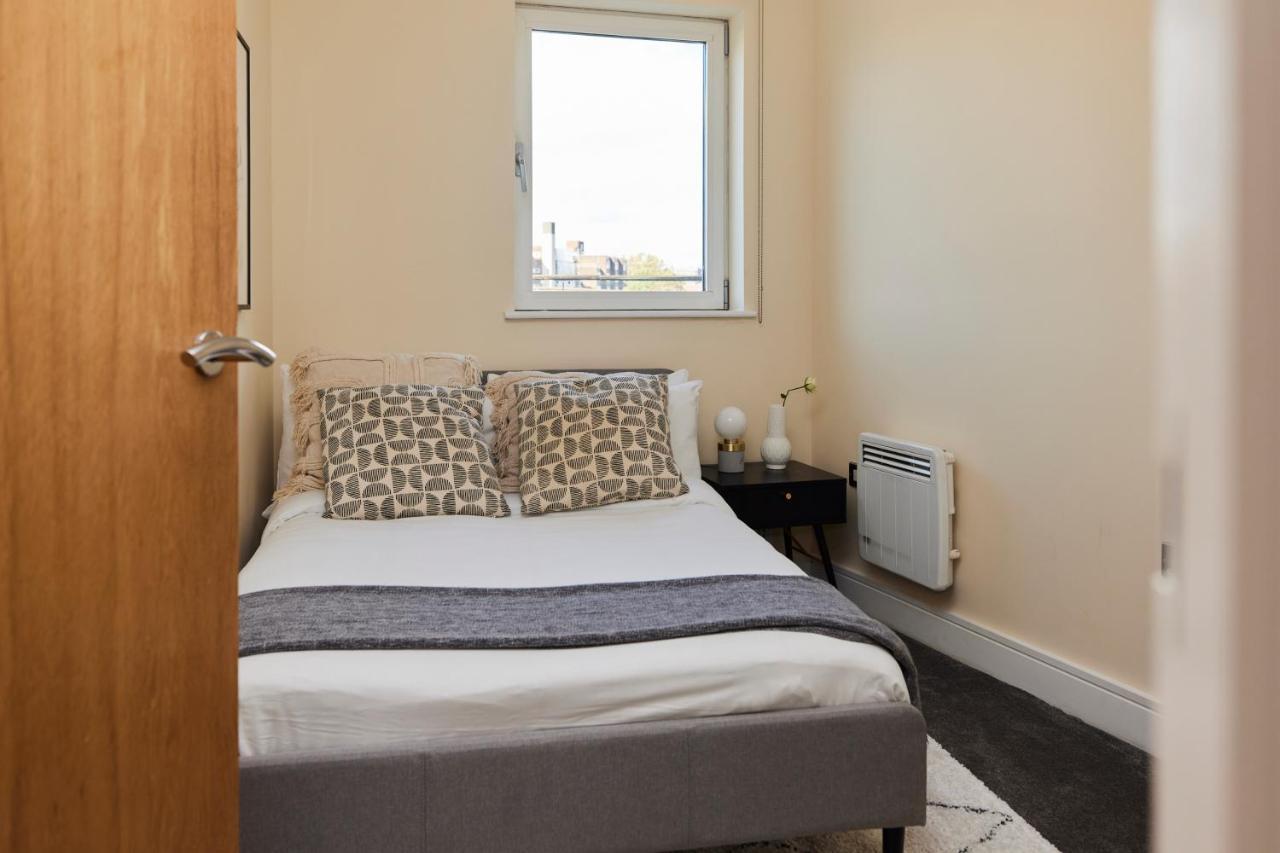 The Weavers Field Place - Classy 3bdr Flat With Terrace London