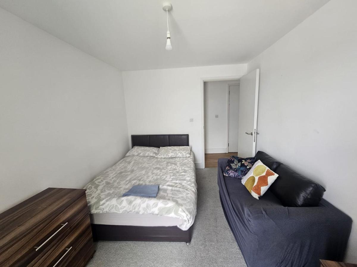 Hippersley Point, Tilston Bright Square, Abbey Wood, Se2 9dr, Uk * London
