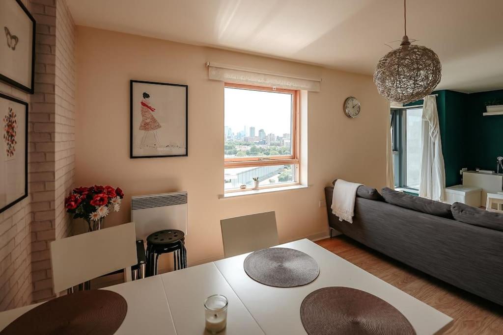 Luxurious Floor 2 Bedroom By Westfield And Abba! London