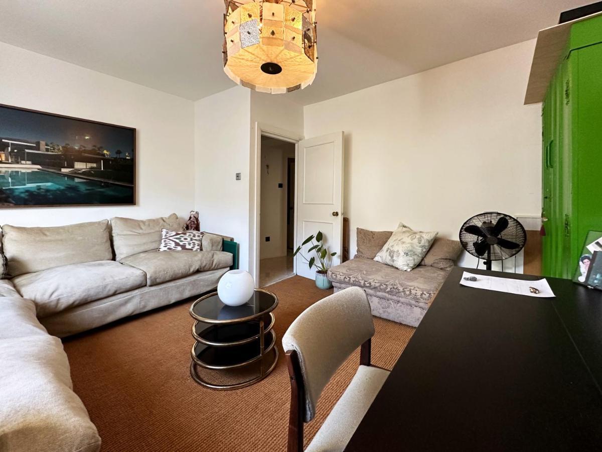 Kelly's Place Near Liverpool Street * London