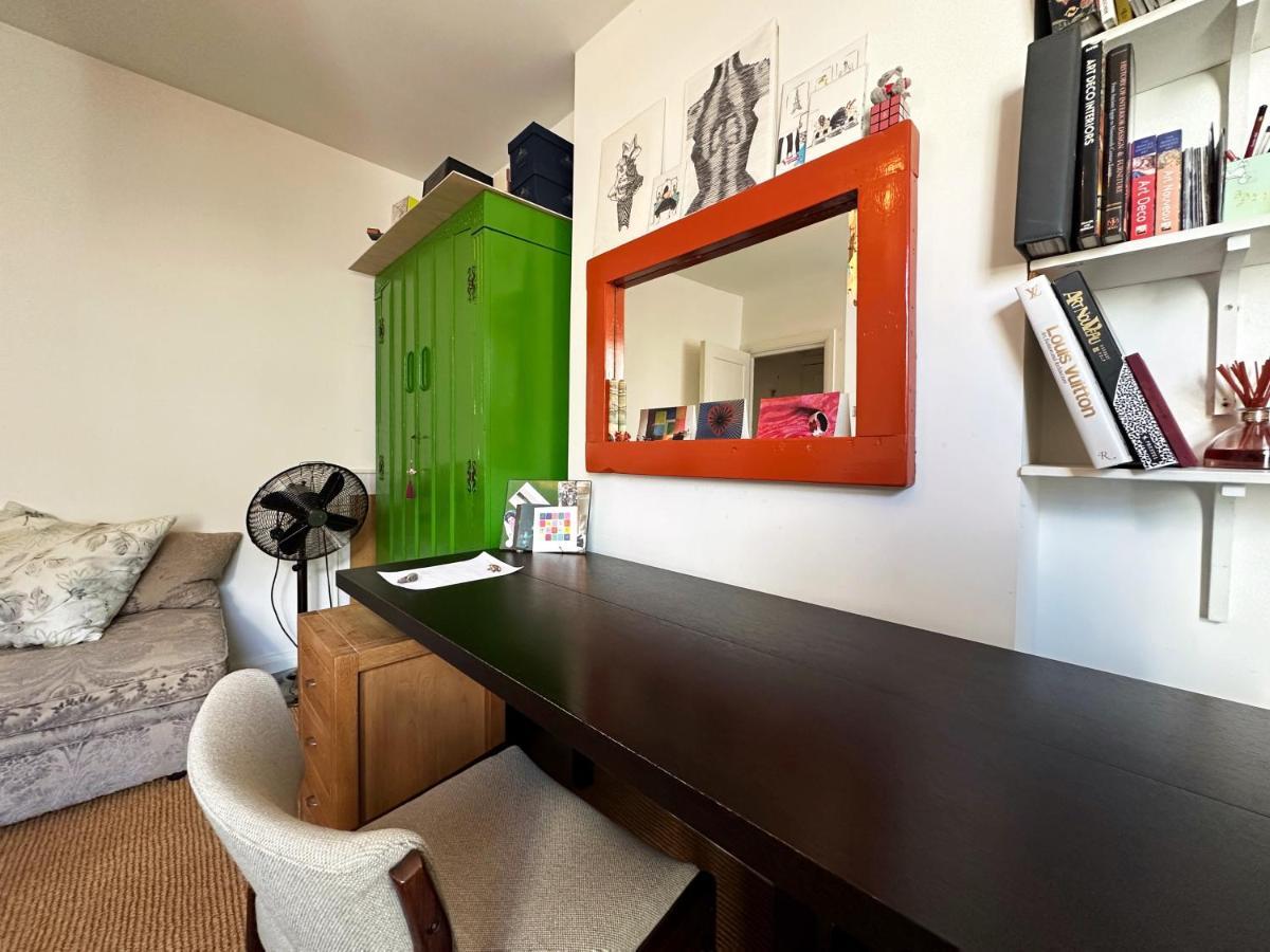Kelly's Place Near Liverpool Street London