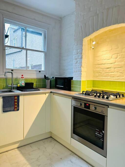 Elegant House In Stratford Apartment *