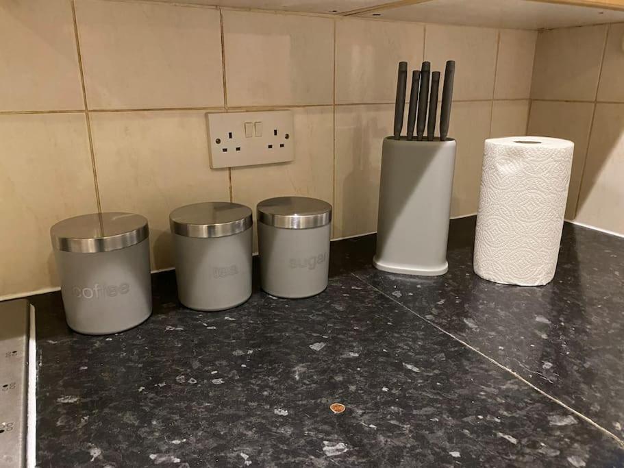 Apartment Spacious 2 Bedroom Flat *