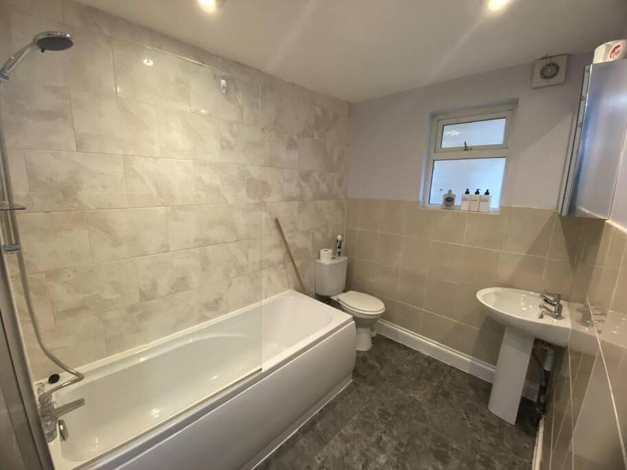 Spacious 2 Bedroom Flat * London