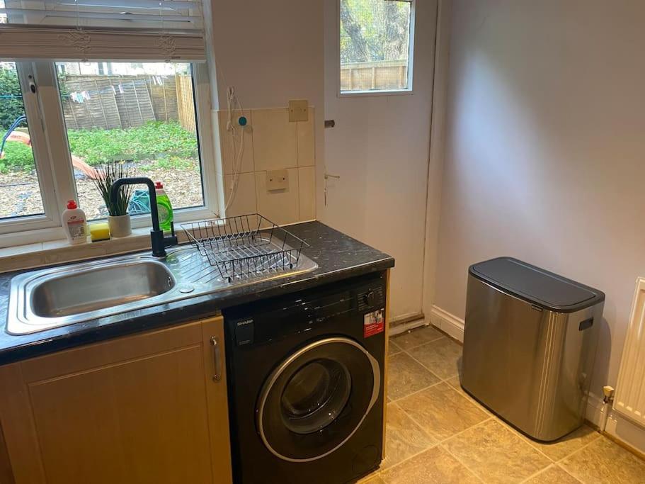 Spacious 2 Bedroom Flat Apartment