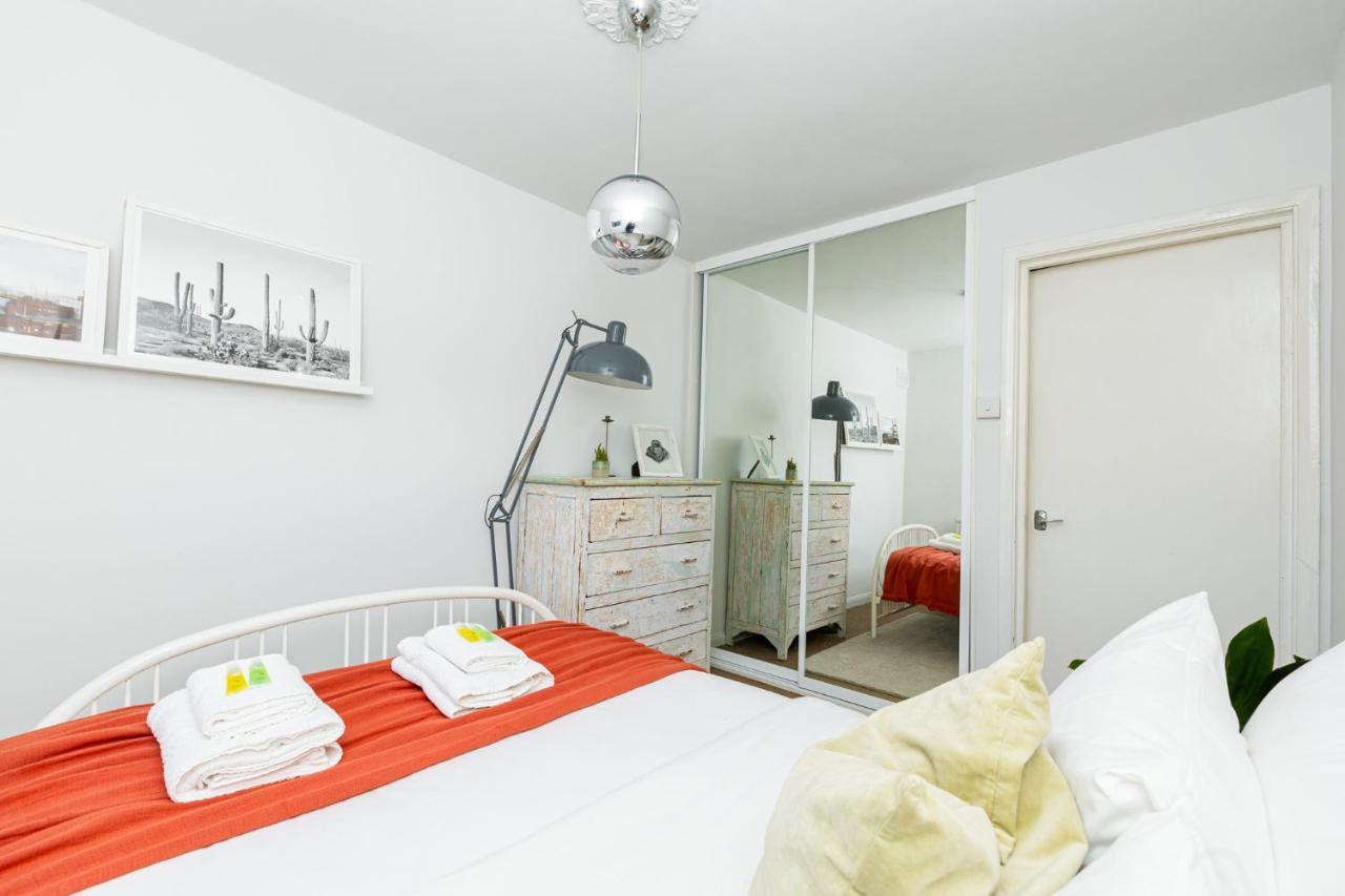 Stunning 2br Wpatio In Dalston, 2 Min To Tube * London