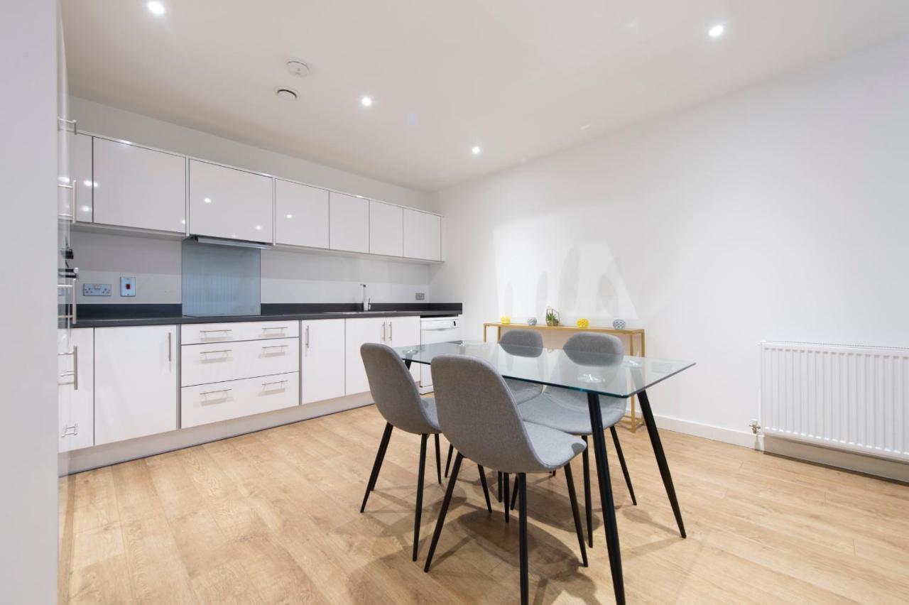 Apartment Stunning Luxury 2 Bedroom London