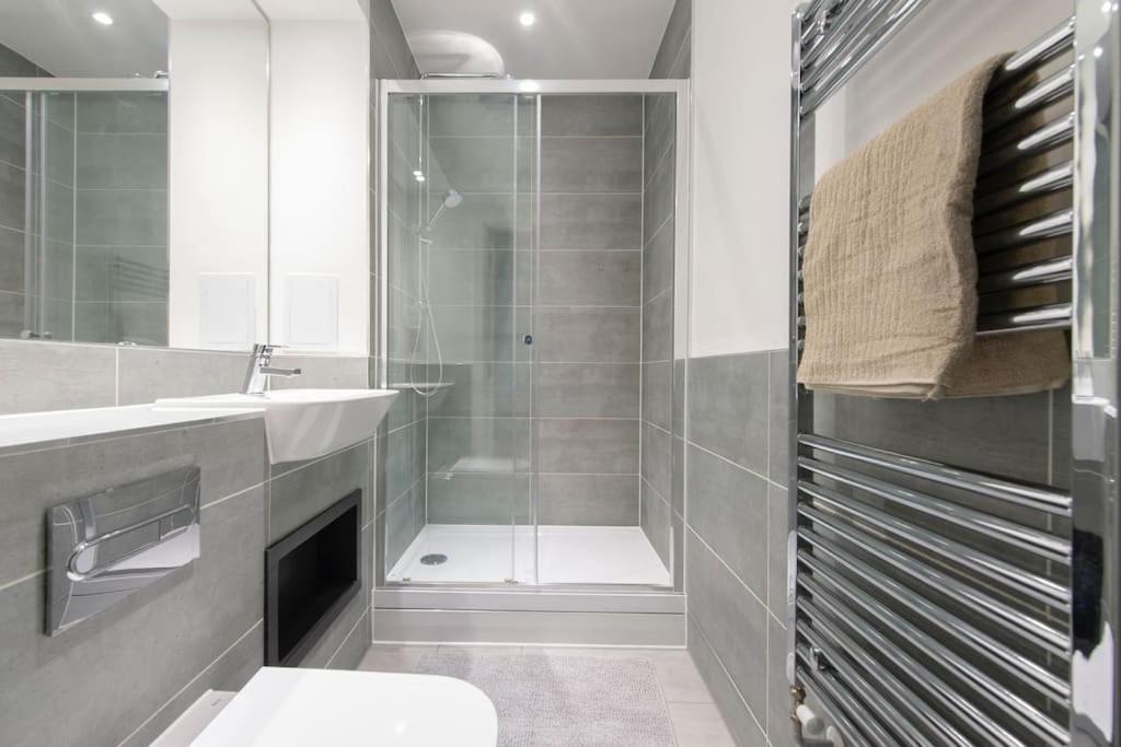 Apartment Stunning Luxury 2 Bedroom *