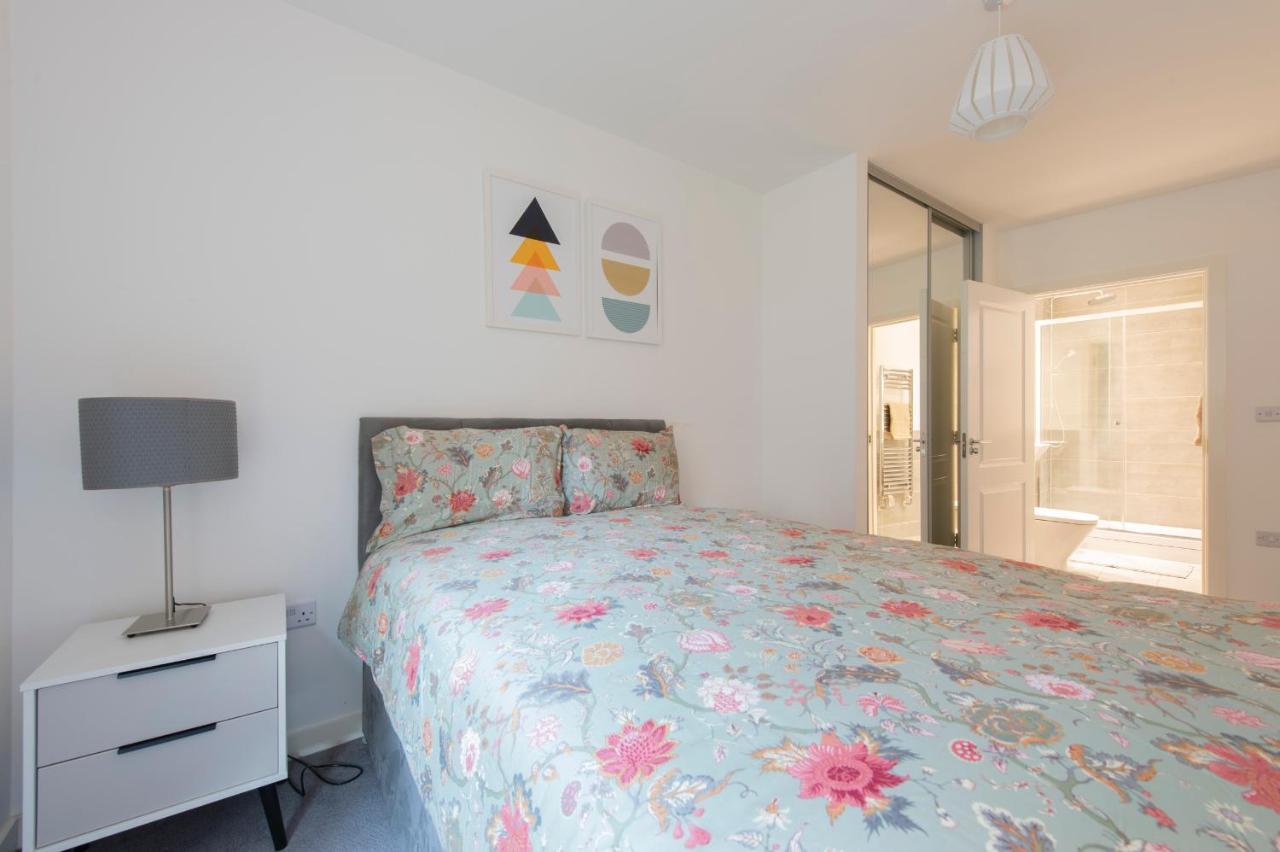 Stunning Luxury 2 Bedroom Apartment London