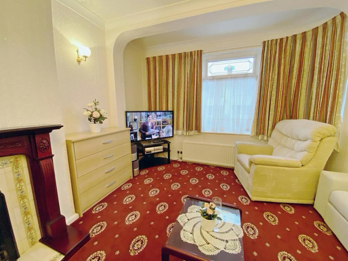Barking House Sleeps 12 - Parking - Train Tube - Airport *