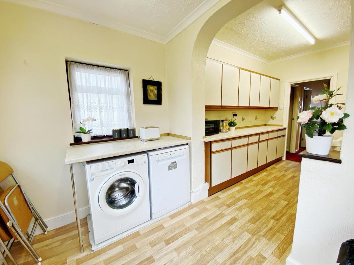 Holiday home Barking House Sleeps 12 - Parking - Train Tube - Airport *