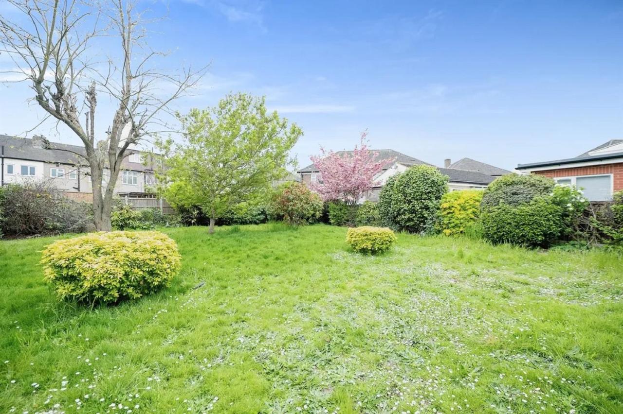 Barking House Sleeps 12 - Parking - Train Tube - Airport *
