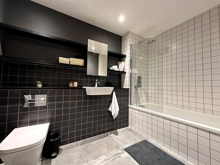 Glitz And Luxury Apartment