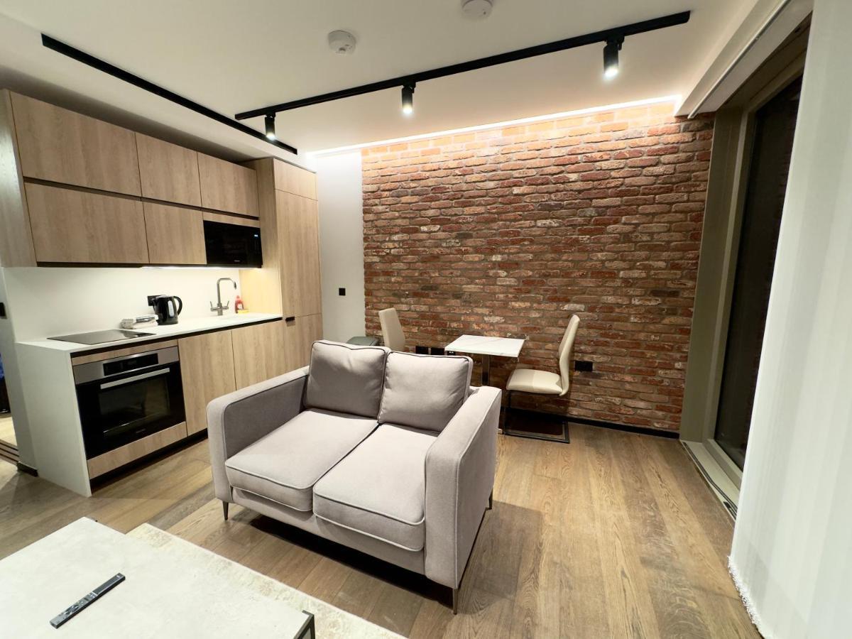 Modern, Stylish Apartment *
