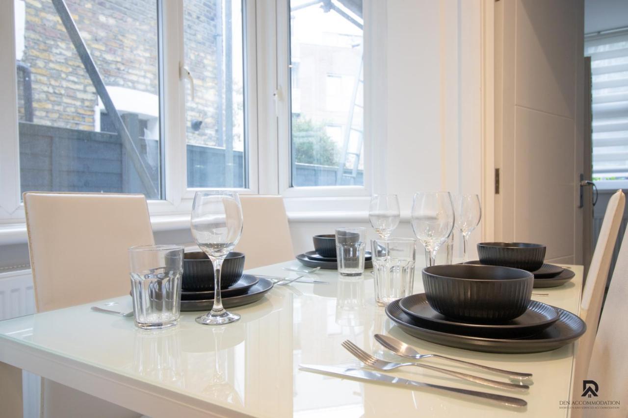 Newly Launched Two Bedroom By Den Short Lets & Serviced With Garden Leilighet