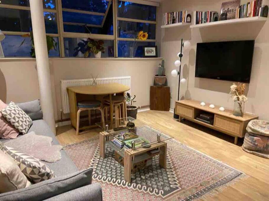 Apartment Art Deco One-bed Entire Flat In
