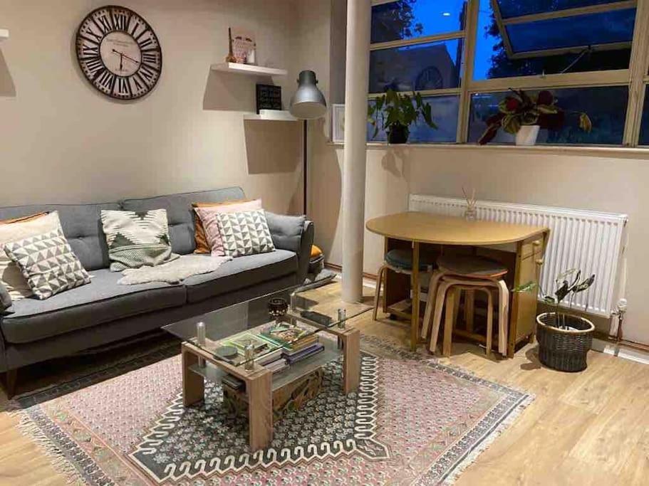 Apartment Art Deco One-bed Entire Flat In *