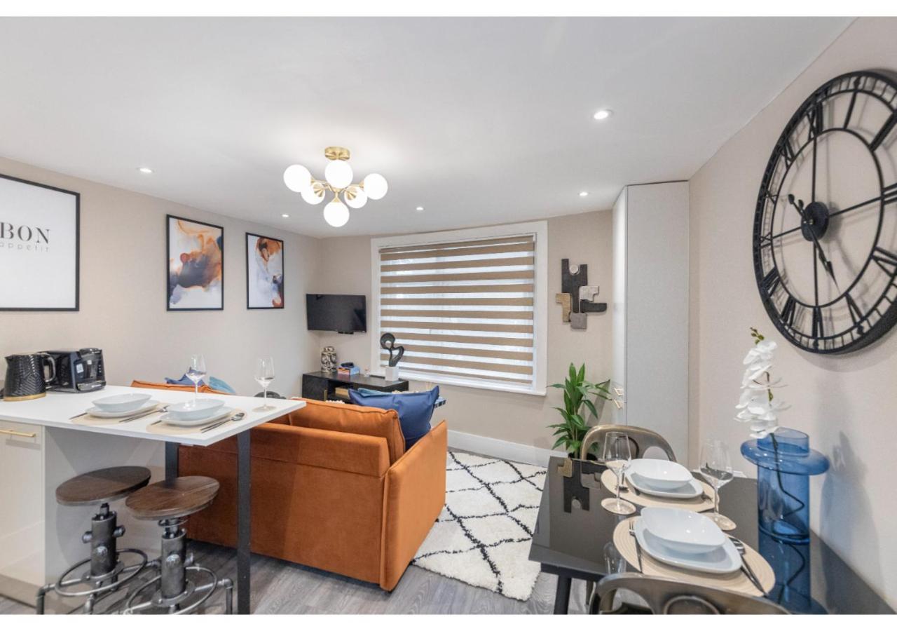 Modern 3-bedroom Flat *