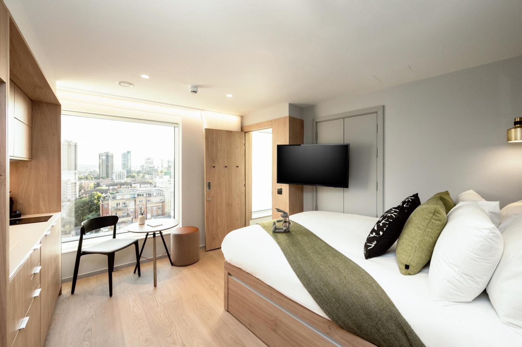 Wilde Aldgate Tower Bridge