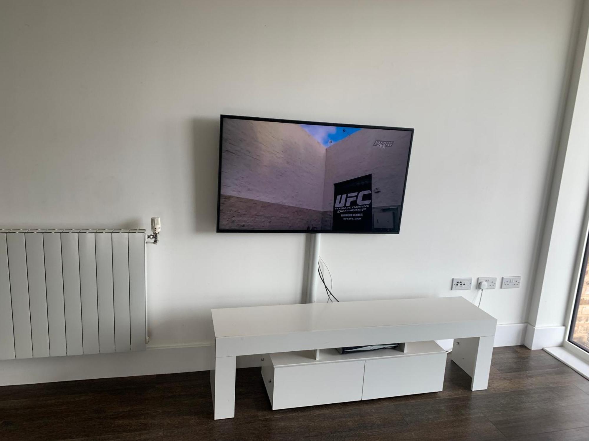 2 Bedroom 2 Bath 1 Ensuite In Roya Asenal Beautiful Views & Parking London