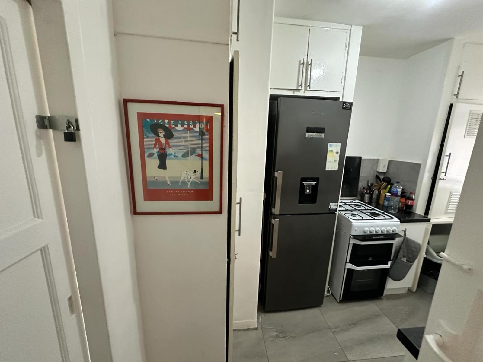Aldgate East R2 Guest house