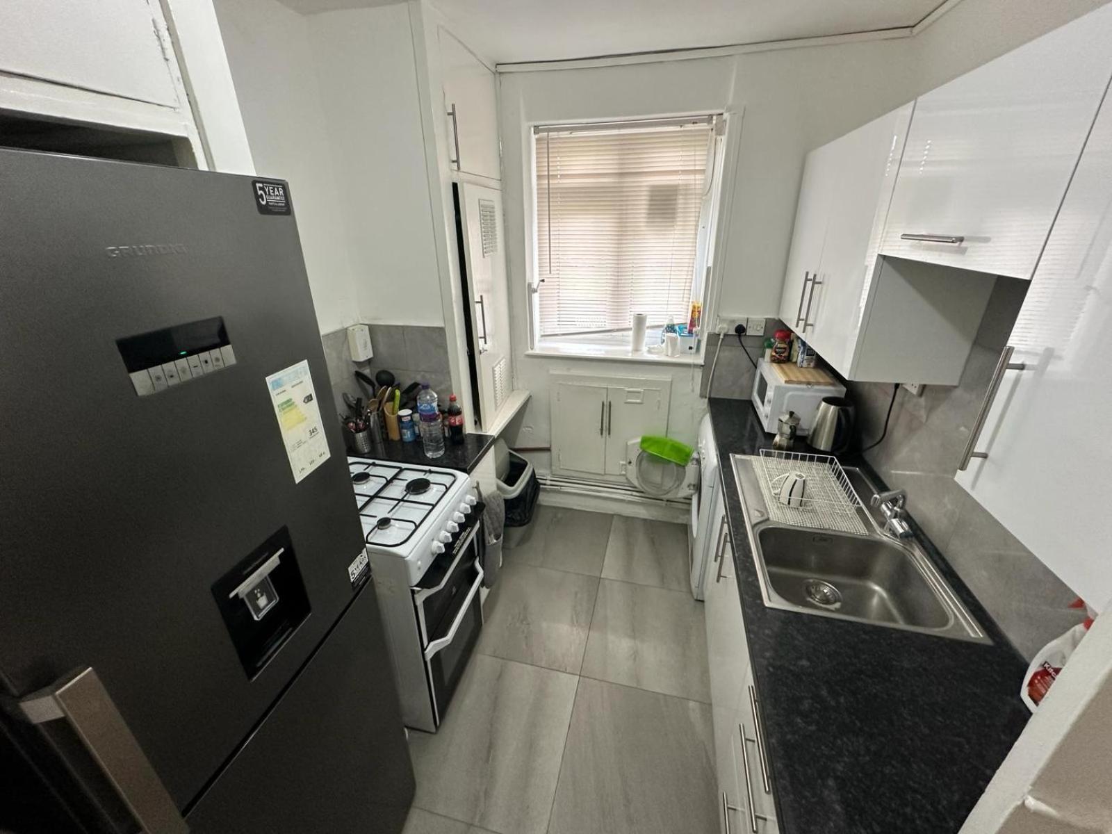 Guest house Aldgate East R2 London