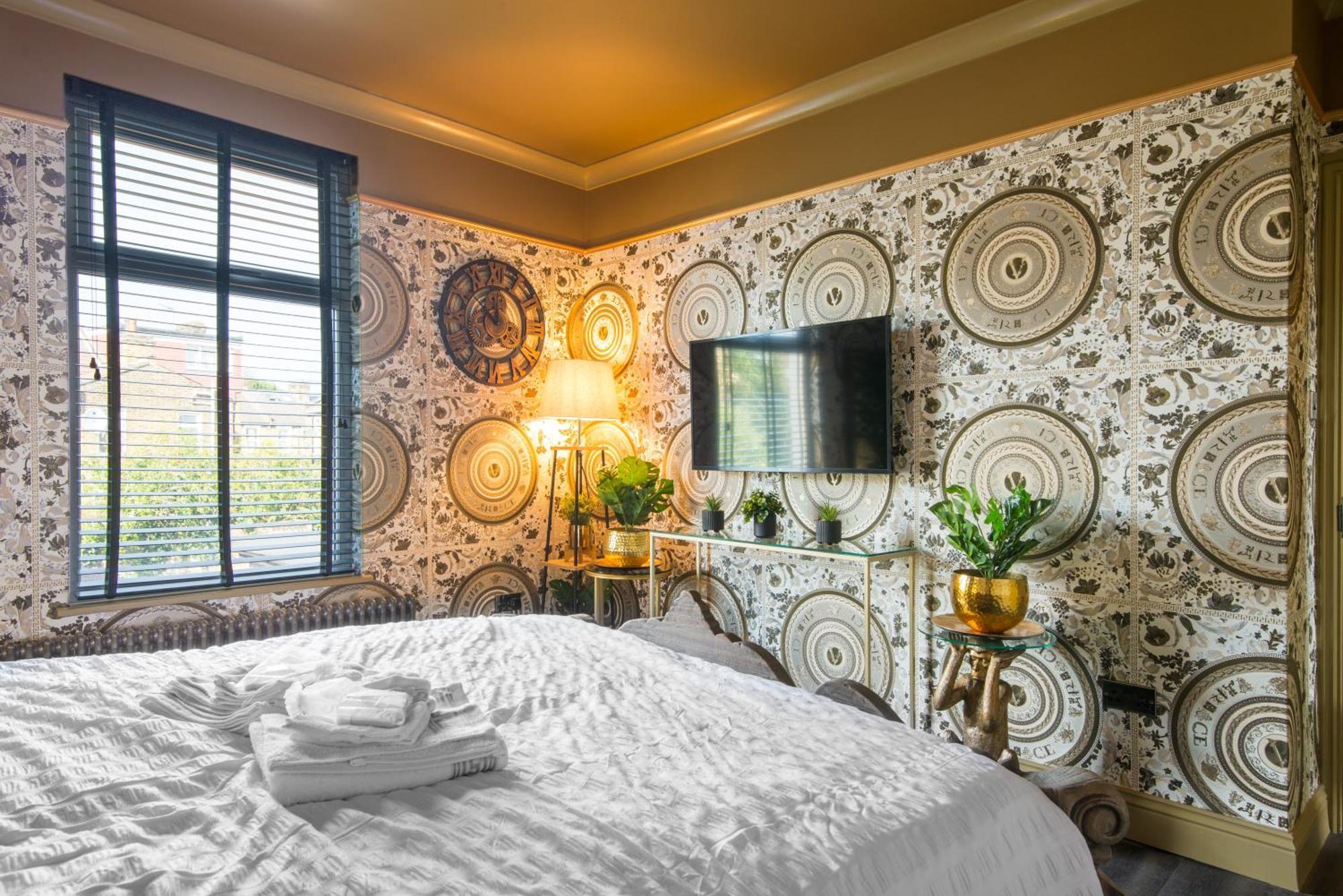 Appartement Luxury Versace 1 Bed Hot Tub Pool Table Sky Tv Londen