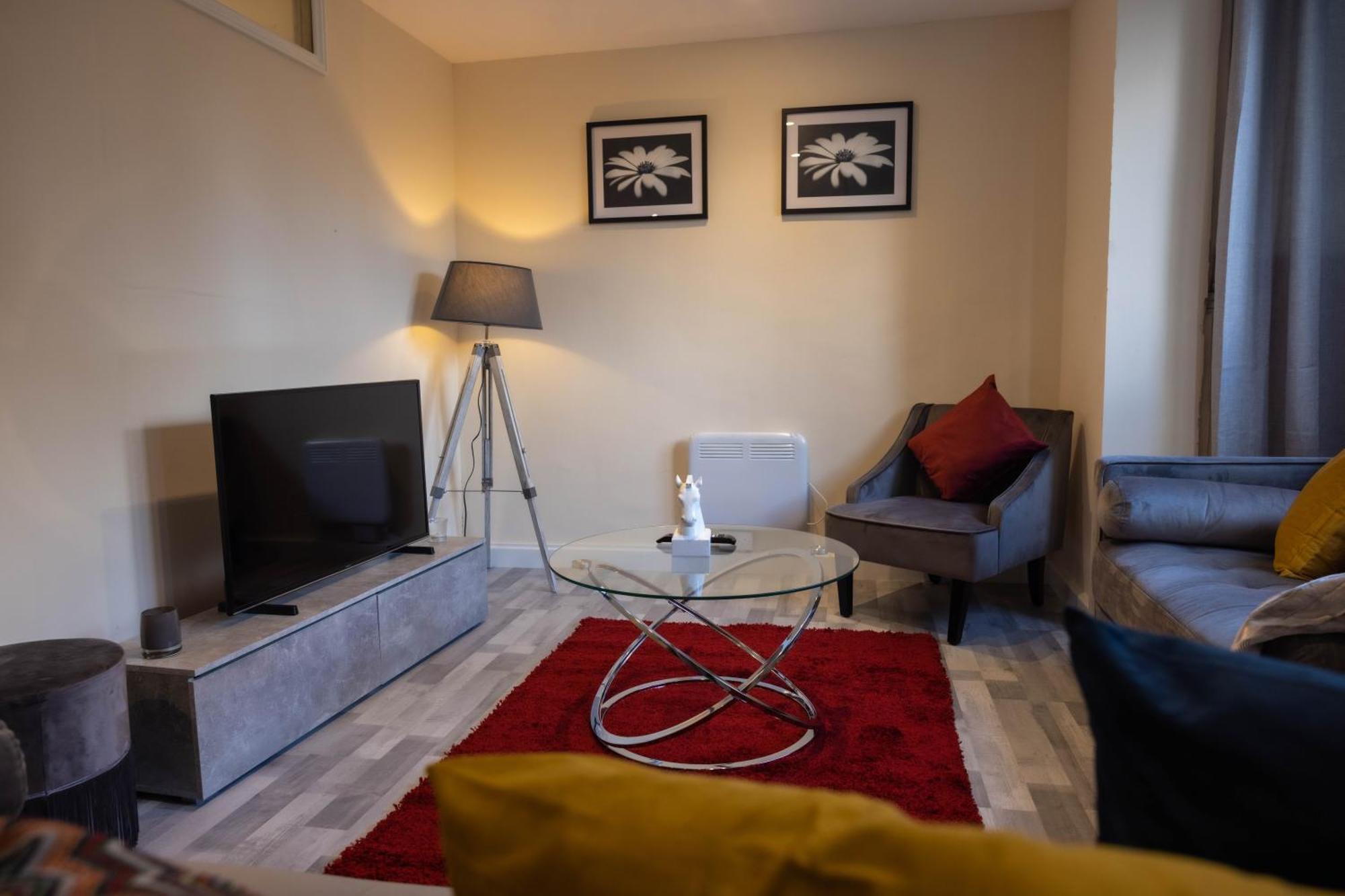 3bed -city-8guests-freeparking-fastwifi London