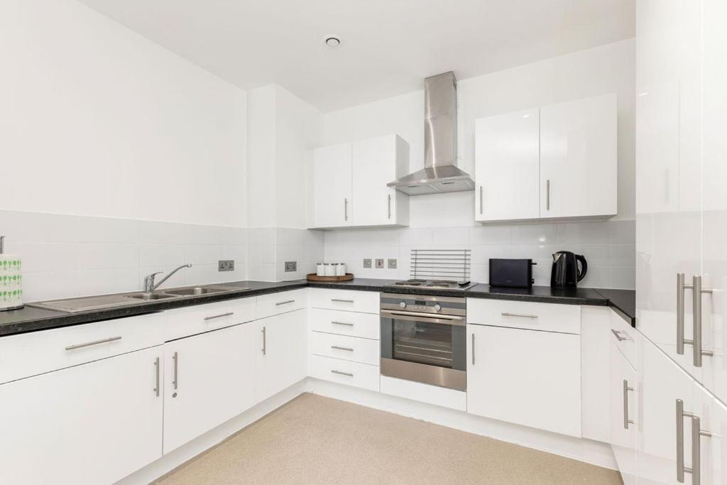 Appartement Khayat Homes - The Ferry - Two Bed Londen