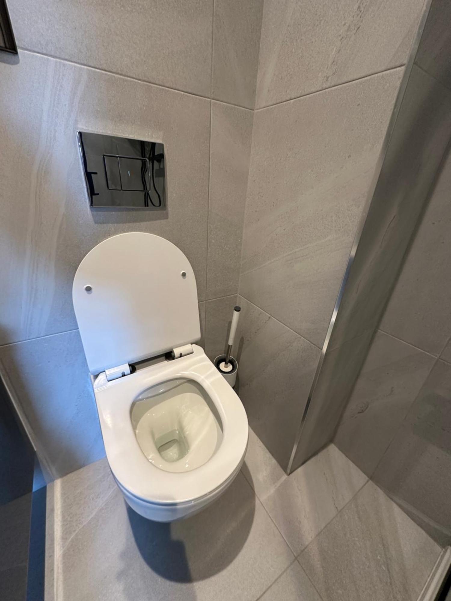 Spacious En-suite Private Bath And Kitchen Studio Flat Canary Wharf No 3 * Londen