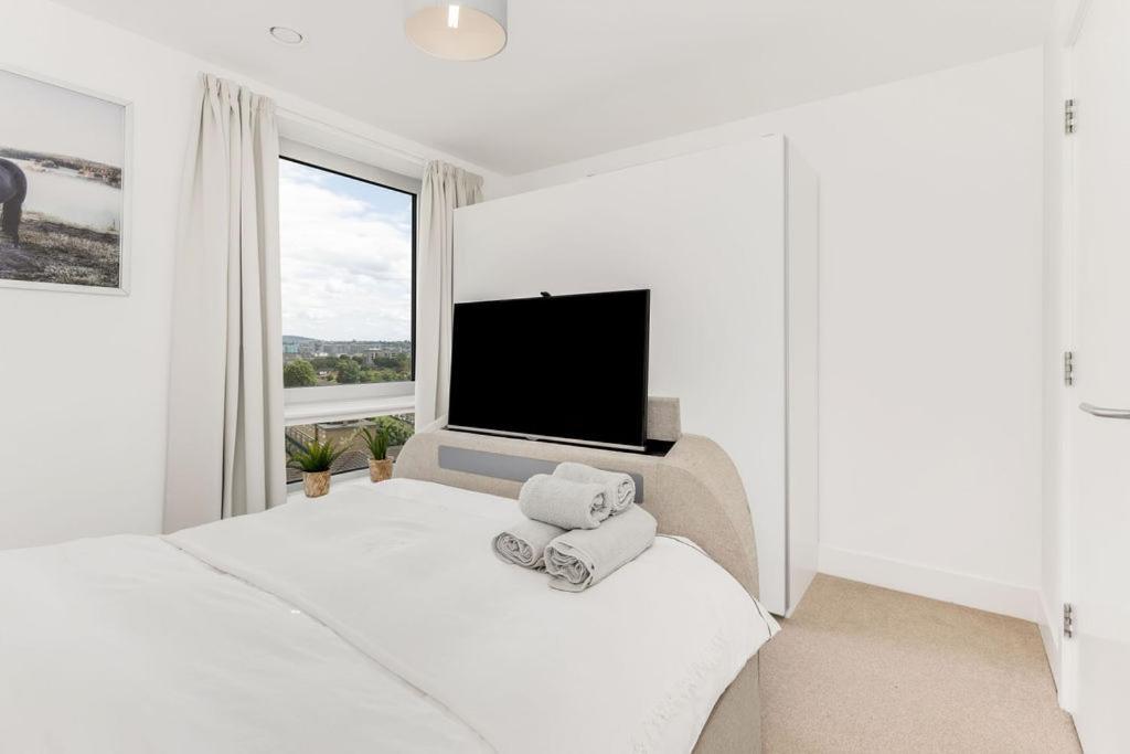 Khayat Homes - The Ferry - Two Bed * Londen