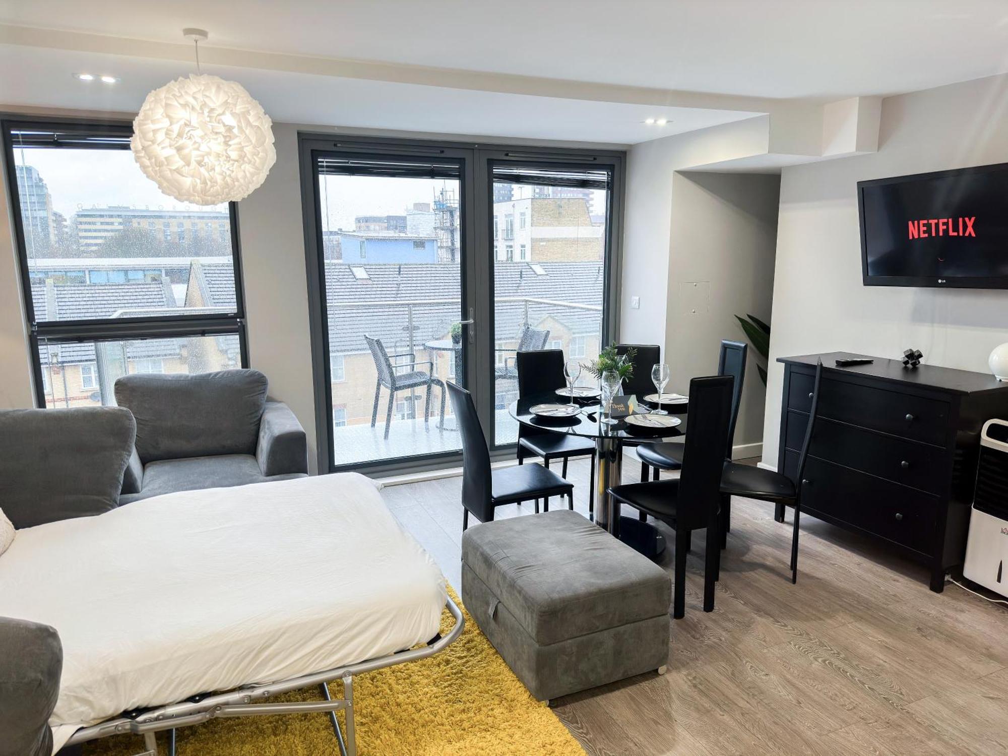 Contemporary With Private Terraces In Shoreditch, Hoxton, Islington Apartment *